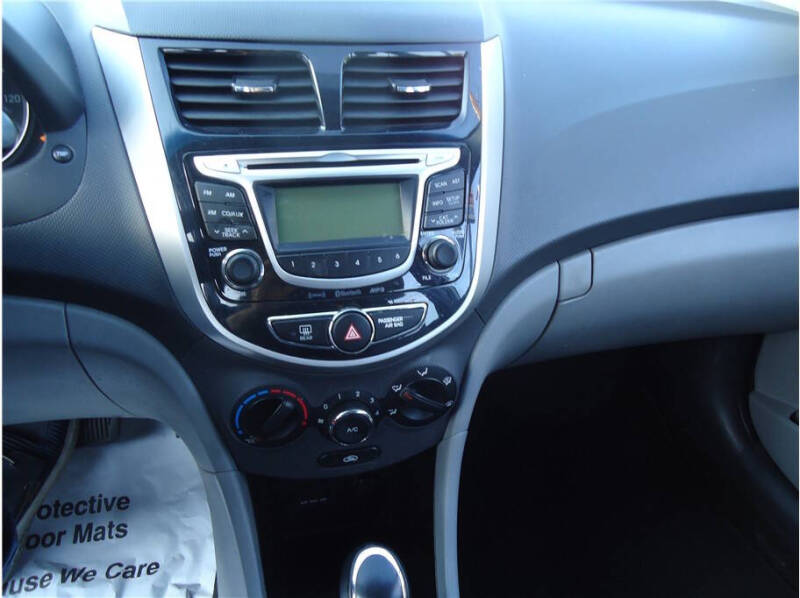 2013 Hyundai Accent SE