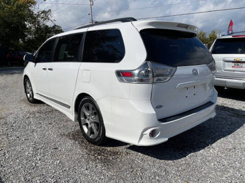 2014 Toyota Sienna SE 8-Passenger