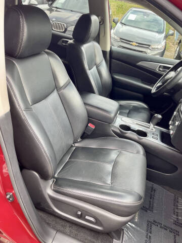 2017 Nissan Pathfinder SL