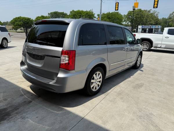 Used 2016 Chrysler Town & Country Touring with VIN 2C4RC1BG5GR185953 for sale in Detroit, MI