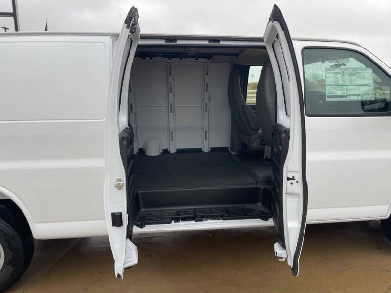 2025 GMC Savana 3500