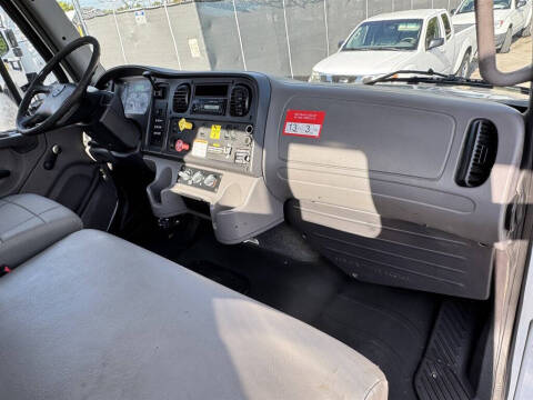 2017 Freightliner M2 106