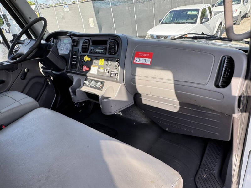 2017 Freightliner M2 106