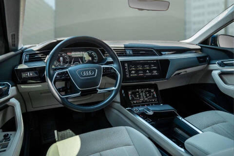 2022 Audi e-tron quattro Premium Plus