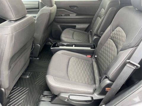 2023 Nissan Pathfinder SV