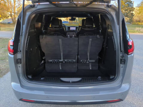 2023 Chrysler Pacifica Plug-In Hybrid Touring L