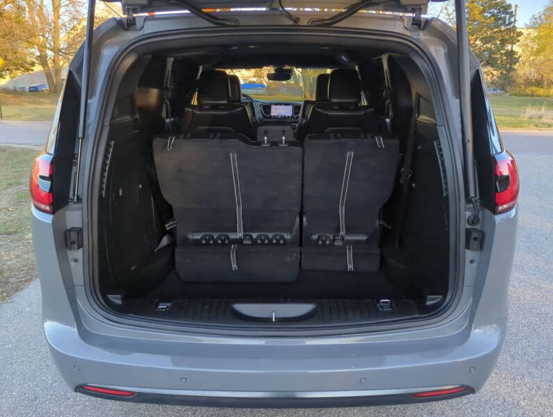 2023 Chrysler Pacifica Plug-In Hybrid Touring L