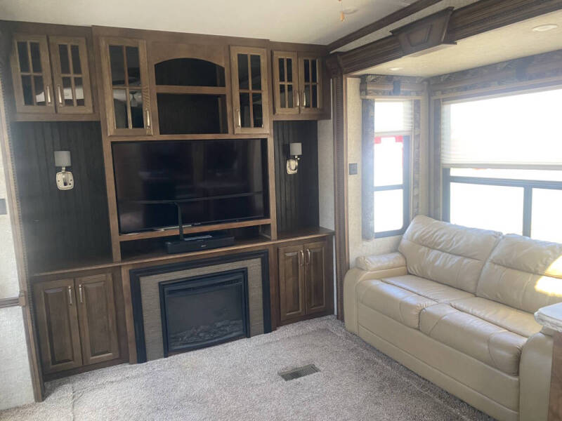 2016 Keystone RV Alpine 3535RE