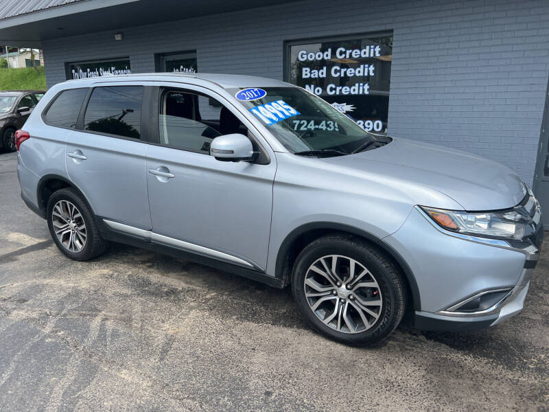 2017 Mitsubishi Outlander for sale at Auto Credit Connection LLC in Uniontown PA