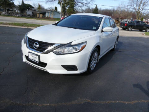 2018 Nissan Altima for sale at Triangle Auto Sales in Elgin IL