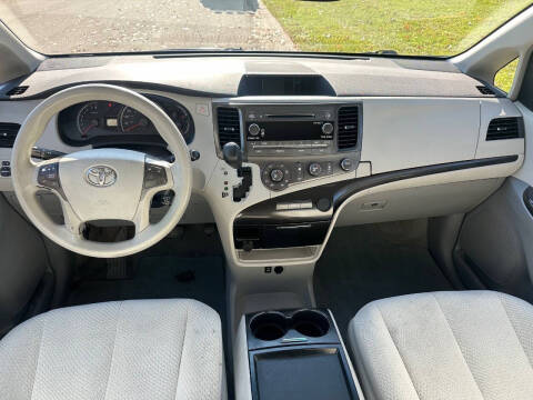 2011 Toyota Sienna LE 8-Passenger
