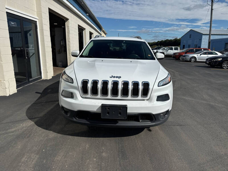 Used 2018 Jeep Cherokee Latitude with VIN 1C4PJLCB1JD563093 for sale in Spencerport, NY