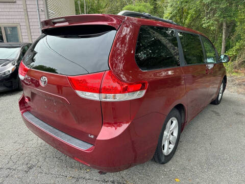 2012 Toyota Sienna LE 8-Passenger