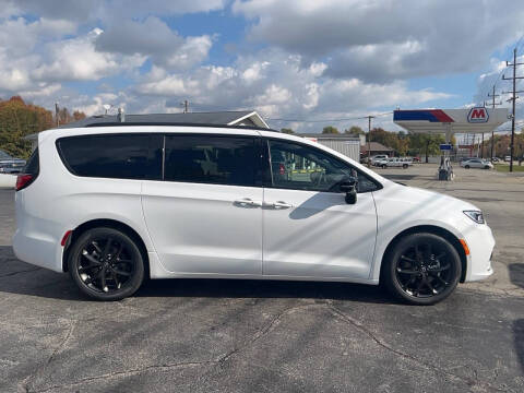 2026 Chrysler Pacifica Select