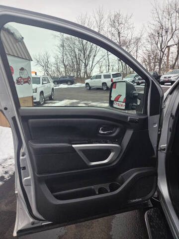 2017 Nissan Titan SV