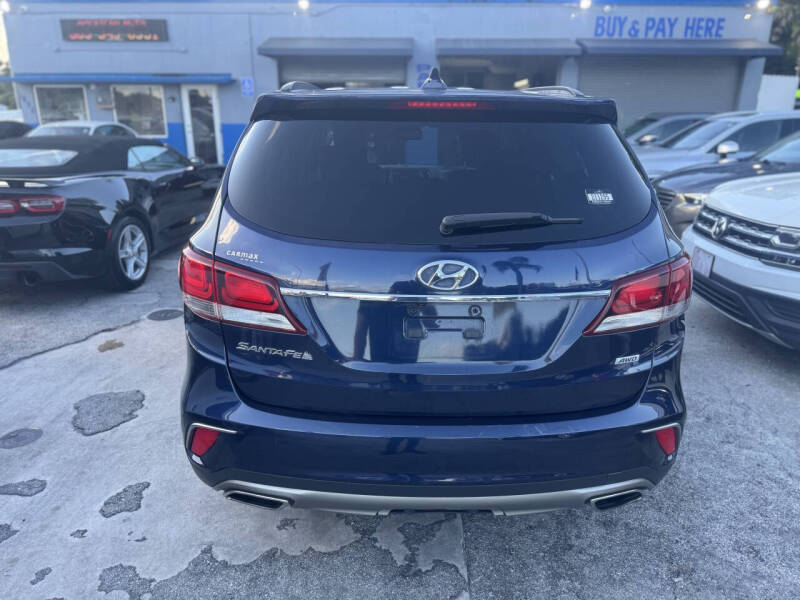 2017 Hyundai Santa Fe SE