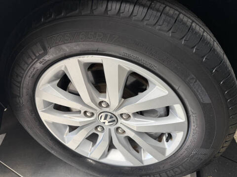 2012 Volkswagen Routan SE