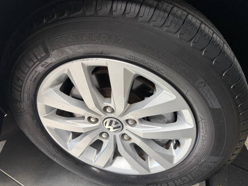 2012 Volkswagen Routan SE