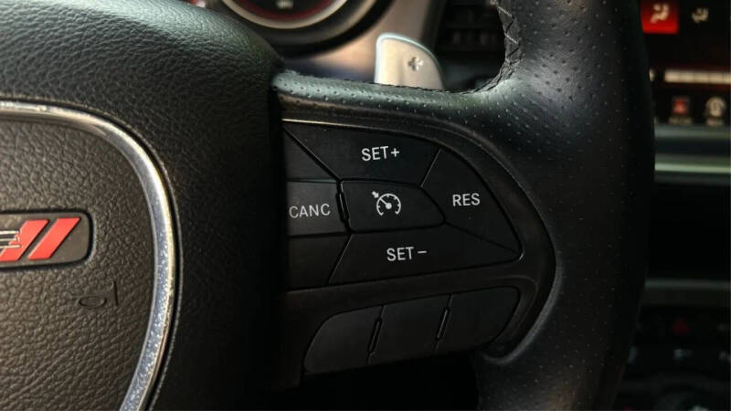 2015 Dodge Challenger R/T Shaker