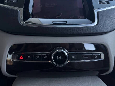 2016 Volvo XC90 T6 Momentum