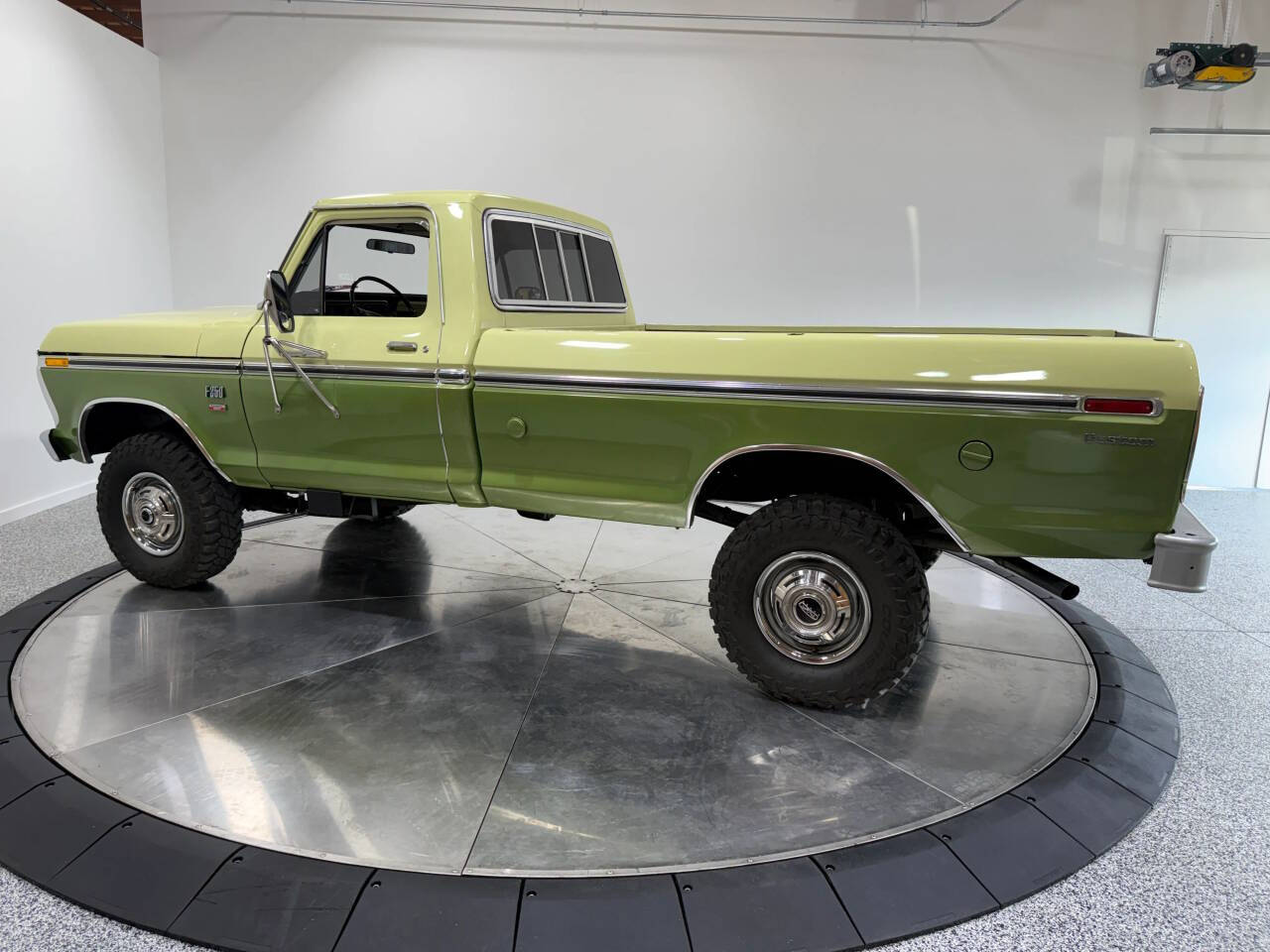 1976 Ford F-250 9