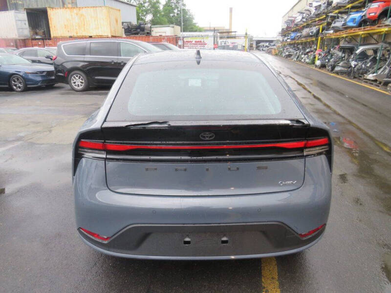 2025 Toyota Prius LE