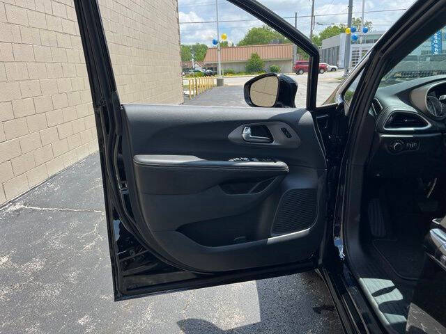 2027 Chrysler Pacifica Limited
