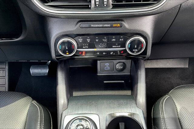 2022 Ford Escape Titanium