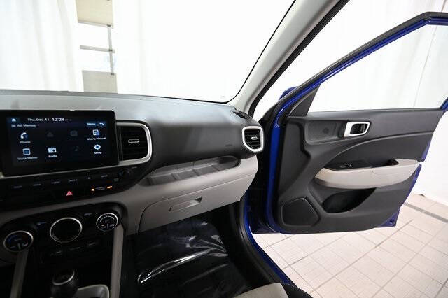 Blue 2022 Hyundai VENUE SEL SEL 4dr Crossover 26