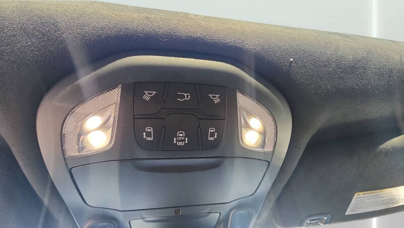 2025 Chrysler Pacifica Plug-In Hybrid Pinnacle