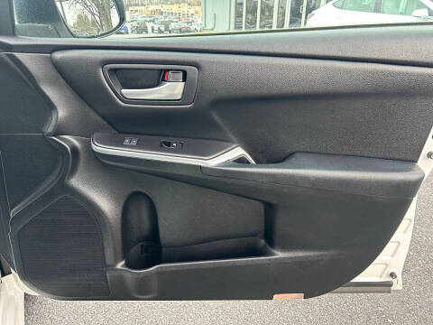 2017 Toyota Camry SE