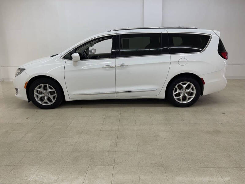 Used 2020 Chrysler Pacifica Touring L with VIN 2C4RC1BG5LR114178 for sale in Celina, OH
