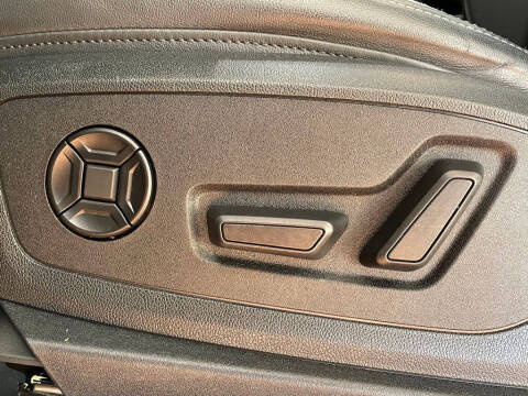 2022 Audi e-tron quattro Premium Plus