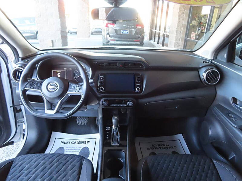 2022 Nissan Kicks SV