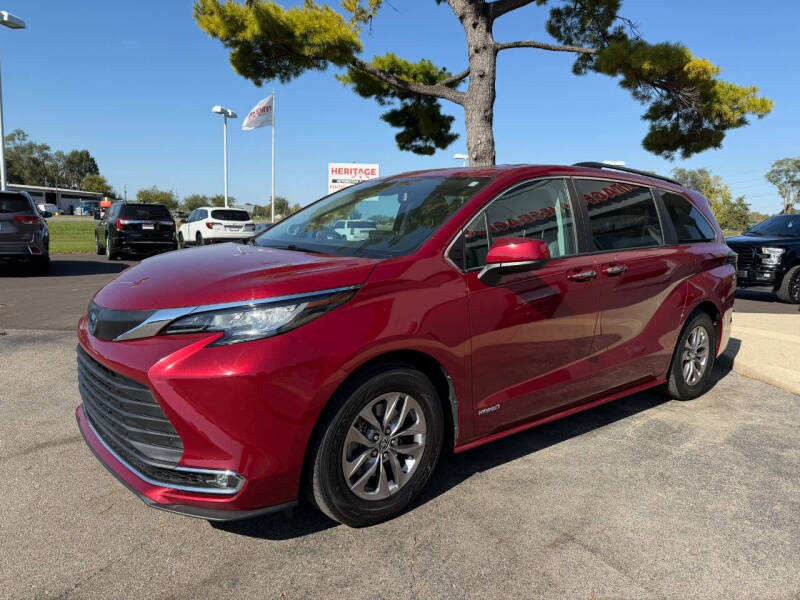 2021 Toyota Sienna XLE's photo