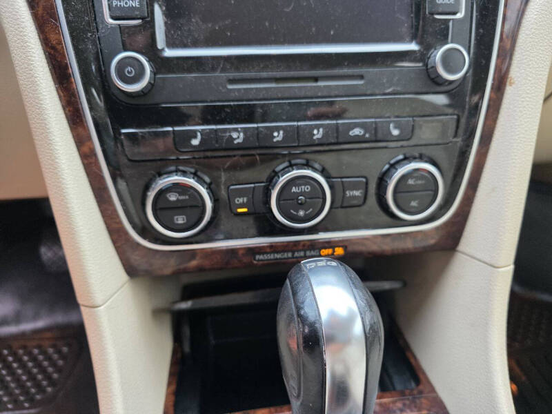 2012 Volkswagen Passat TDI SEL Premium