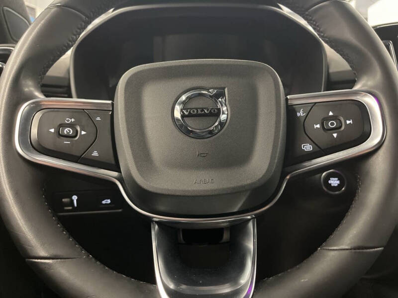 2022 Volvo XC40 T5 R-Design