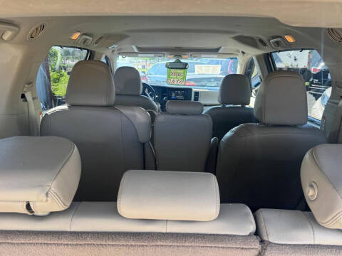 2015 Toyota Sienna XLE 8-Passenger