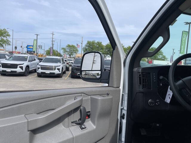 2025 Chevrolet Express 3500