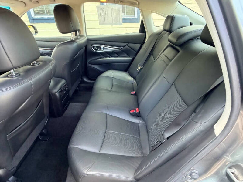 2015 Infiniti Q70 3.7