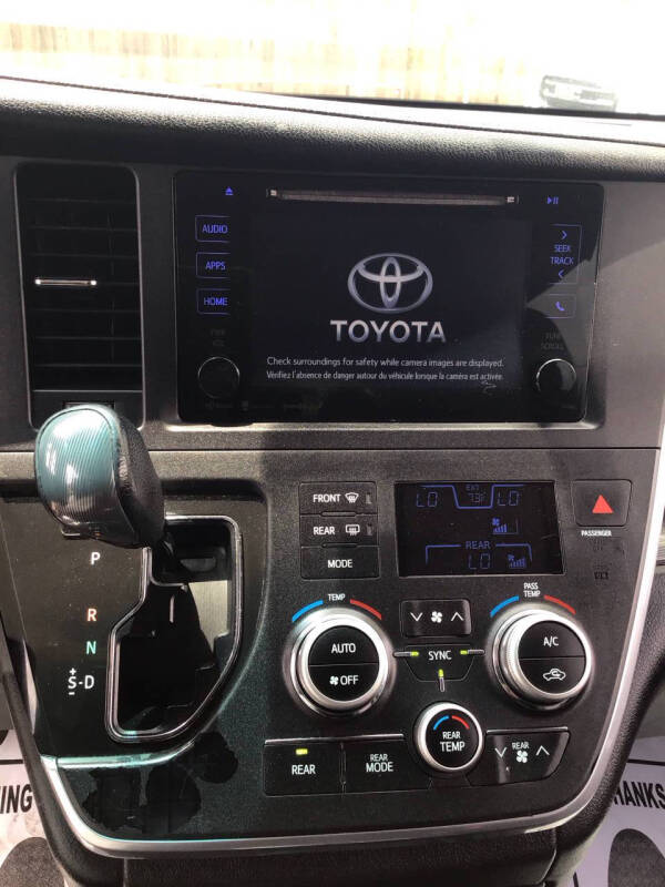 2016 Toyota Sienna SE Premium 8-Passenger