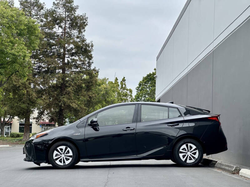 2019 Toyota Prius LE