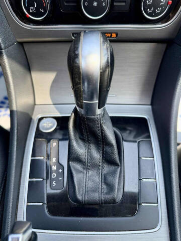 2015 Volkswagen Passat 1.8T SE