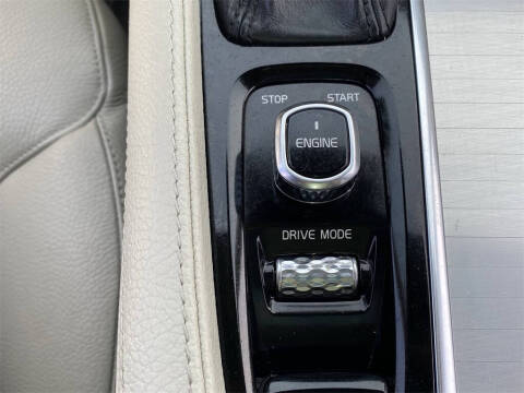 2016 Volvo XC90 T5 Momentum