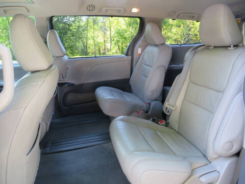 2017 Toyota Sienna XLE 8-Passenger