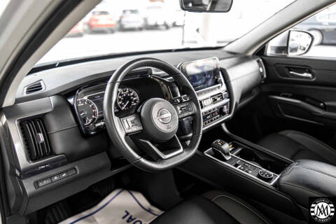 2023 Nissan Pathfinder SL