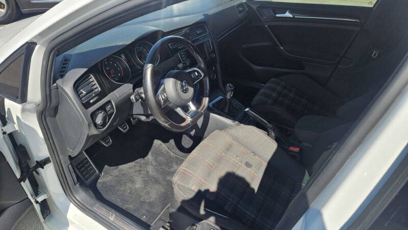 2017 Volkswagen Golf GTI S