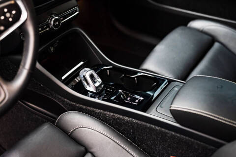2025 Volvo XC40 B5 Plus Dark Theme