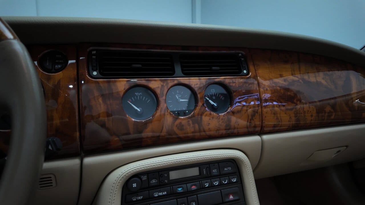 1998 Jaguar XK-Series 37