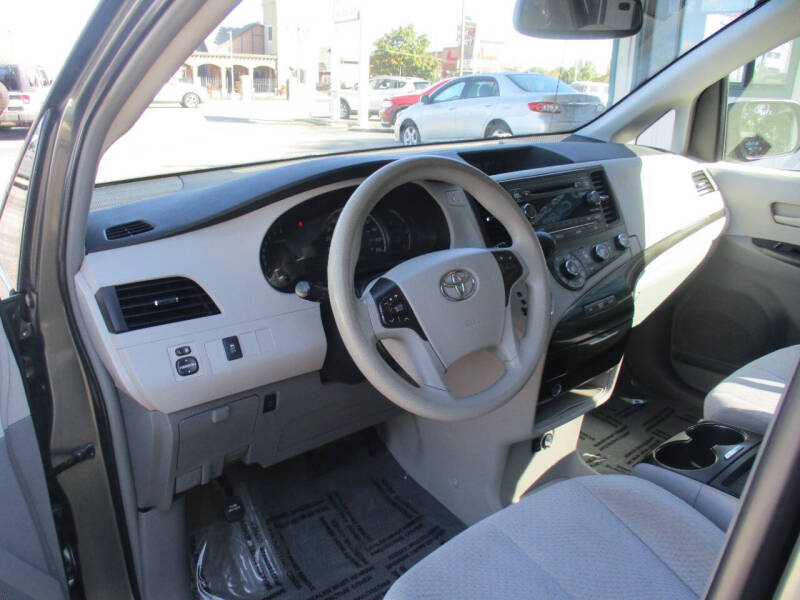 2011 Toyota Sienna LE 7-Passenger
